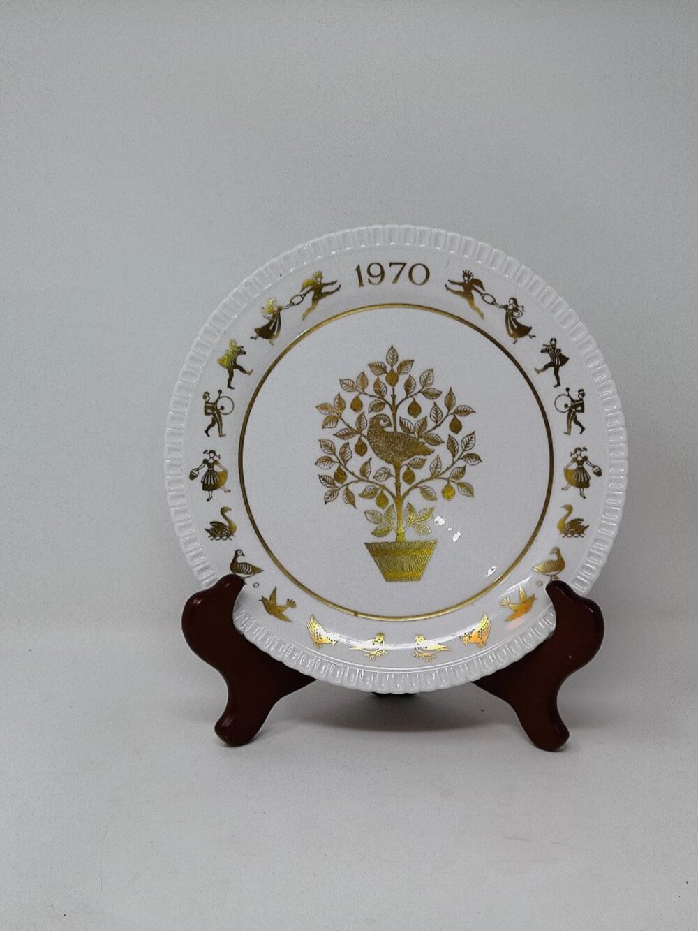Spode White and Gold 1970 12 Days of Christmas Plate